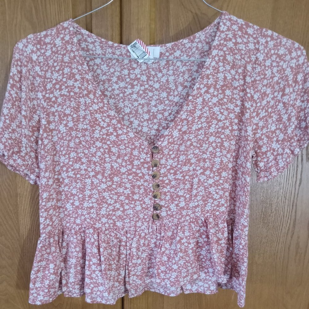 Ivy + Main - Pink Floral Top - Size S - Item #1146